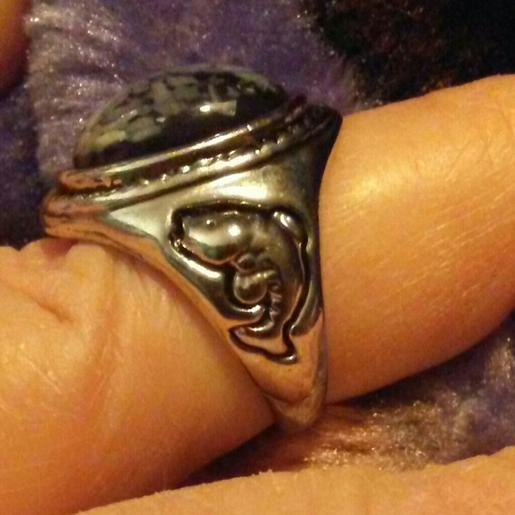 Ring - Picture 2 of 5